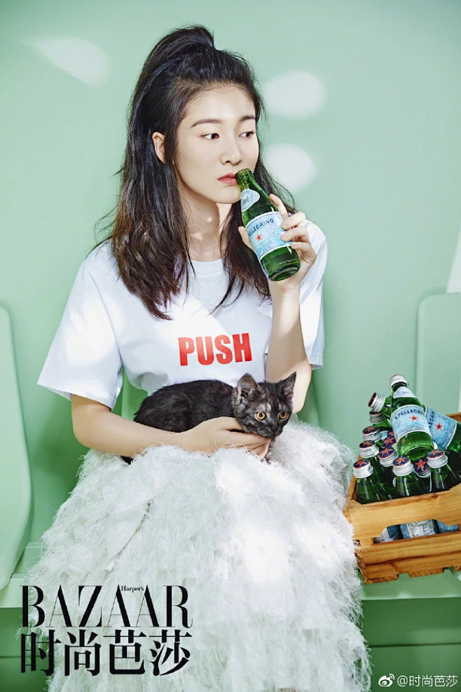 @张雪迎Sophie 已从童星长成少女，但她的“戏精”人生才刚起步！这次时尚芭莎不仅专访了她的学霸历史，还有的各种美容护肤小秘诀！这个精分少女 ...