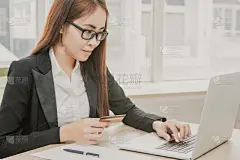 特写,女商人,网上银行,贺卡,领导能力,经理,仅成年人,信用卡,青年人,在家购物