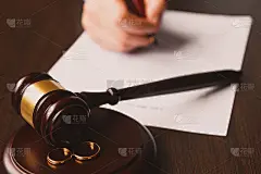 离婚判决书和戒指