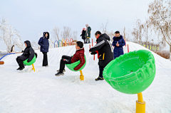 很丧的可怜虫采集到雪地游乐设备