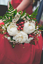 冬季手捧花+来自：婚礼时光——关注婚礼的一切，分享最美好的时光。#手捧花# #冬季#