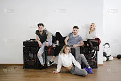 青年人,四个人,注视镜头,人群,美,爱好者,水平画幅,美人,巨大的,盒子