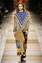 Etro Fall 2018 Ready-to-Wear Fashion Show : The complete Etro Fall 2018 Ready-to-Wear fashion show now on Vogue Runway.