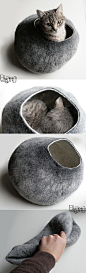 【猫咪窝】立陶宛设计师Vaiva Nat用羊毛毡给猫咪设计的小窝。猫控们喜欢吗？