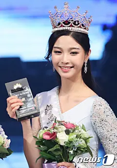 [화보] 서재원, 내가 바로 ‘2017 미스코리아 眞’ : 미스코리아에 眞에 서재원(21·경기)이 선발됐다. 서재원은 7일 오후 서... [더보기]