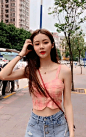 甜心妹子**太香艳 男人抓胸美女gif动态图(11)-搞笑动态图片-图片之家