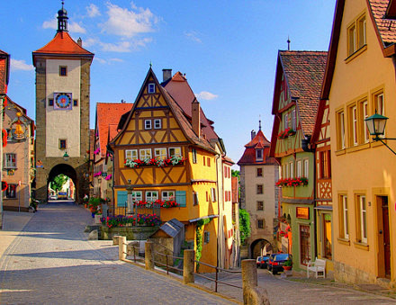 这里是德国拜仁州的一个小城市,,叫罗滕堡...