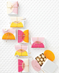 用明亮色彩大圆点纸装饰的喜糖盒 - 用明亮色彩大圆点纸装饰的喜糖盒婚纱照欣赏