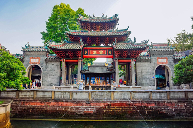 佛山祖庙：位于广东省佛山市禅城区，北宋元丰年间（1078—1085年）始建，明洪武五年（1372年）重修，至清代初年逐渐成为一座体系完整、结构 ...