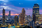 曼谷城市-鸟瞰图美丽的日落曼谷市区天际线泰国，城市夜景，风景曼谷泰国