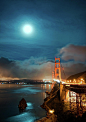 满月和雾的金门大桥，旧金山，加利福尼亚州 