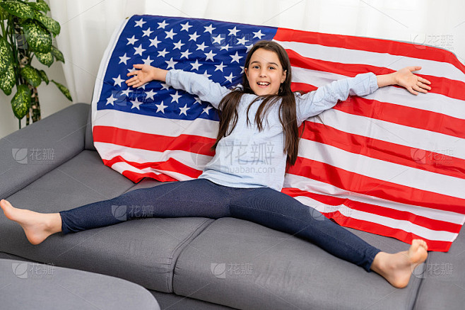 学习英语在线教育理念，小女孩和美国国旗