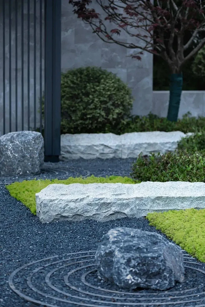 花园｜条石在庭院花园中展现它的美