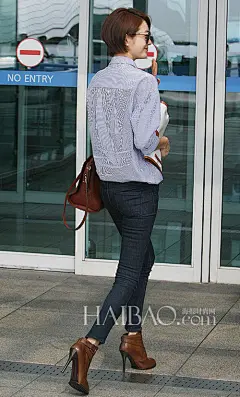 【图】美女秀简搭，细腿最重要！海报时尚网最新韩国女明星街拍 (9月15日-9月20日)！_第9页_韩国明星街拍_海报时尚网