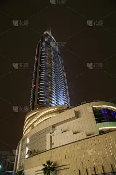现代酒店地址在迪拜塔市中心，阿联酋