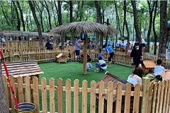 奥森新开了3000平萌宠乐园，捞鱼、骑马、遛羊驼…绿树成荫贼惬意 : 对于北边的亲子家庭，奥森再熟悉不过，但是你知道这里也能喂萌宠了吗？