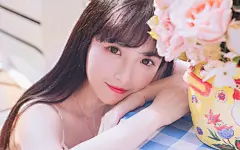 清纯长裙美女小清新居家写真高清壁纸
