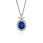 18k 白金椭圆蓝宝石钻石吊坠<br>（9x7 毫米）|Blue Nile : 一颗绒蓝色蓝宝石镶嵌于 18k 白金中，并由明亮形切割钻石和榄尖形及梨形钻石点缀物环绕。