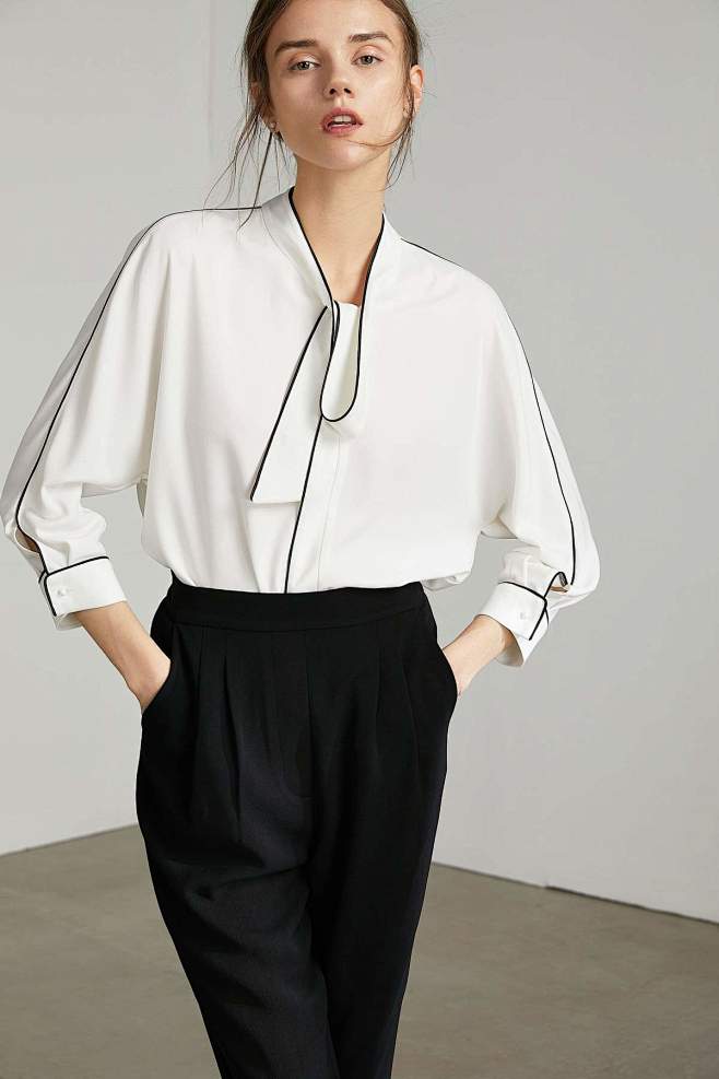 Chic white blouse wi...
