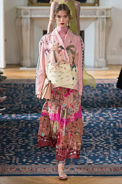 SIRMARTIN采集到【时尚2017】Valentino 2017巴黎时装周时装秀