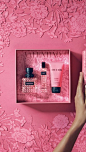 A trio of pink celebrating love. Gift floral and radiance with Born in Roma Donna Pink collection. 

#valentinesday
#valentinobeauty
@maisonvalentino