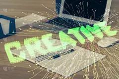 桌面电脑办公背景，启动主题全息图绘制。双重曝光。创业的概念。