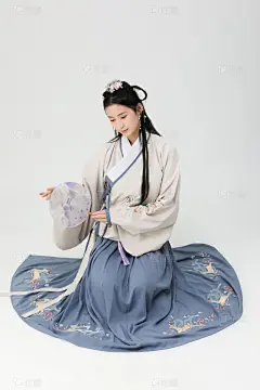 人物系列实景模特穿着汉服的白棚摆拍