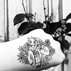 HDT黄小米的微博_微博2017年冬天开始手背画，坚持打卡每天一张。根据身边所发生的事还有一些感想，来创作一张小画，一开始就想看自己能坚持多久，
没想到后来觉得很有意思，当我画完后再去翻看每一张时，都会有所思考，有所触动，有所回忆。喜欢就惠存。
谢谢观看 
阳台早安大风车童年小时光电脑崩溃感冒发烧双十一过了圣诞节苹果好吃五花肉有点香生蛋糕小而精致晚安HDT黄小米手背画