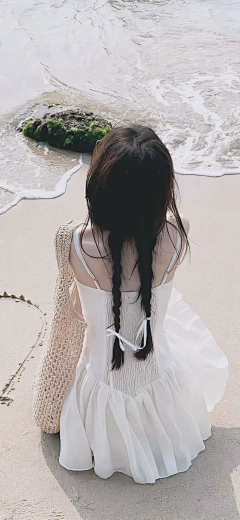 大雨不湿心゜采集到美女模特/精修写真/人像摄影/光影参考/动态姿势