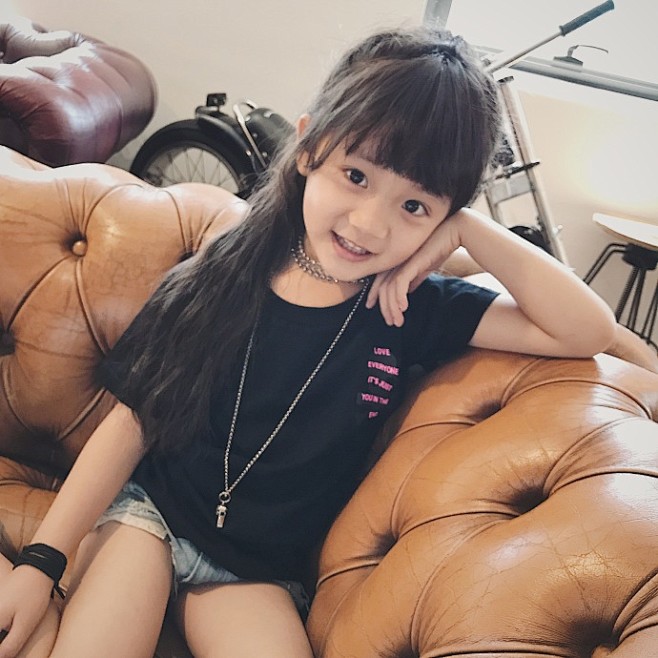 冯雪雅嘟嘴卖萌是雪儿拍照必备呀我也很无奈我能怎么办放开我北鼻雪儿