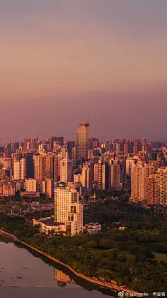 #南宁生活#【这么美的南宁，是你中意的壁纸吗？】网友傍晚航拍南宁城市的高清无水印手机壁纸，你们喜欢吗？大王觉得大南宁超美的！via.老麦客 ​​​​