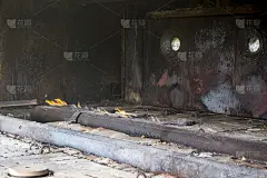 用于加热储层流体的燃气燃烧器。来自地面的液体是冷的，进入炉子加热。炉炉。
