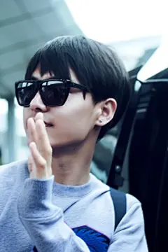 #马天宇# #9.12上海活动# 修完整个人都不好了！怎么可以这么好看！我要拿来当爪机壁纸！@马天宇 （ps：技术有限希望没有渣掉啊）拍摄：@AKI_被马兰兰萌的一脸血