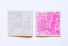 洋蔥设计：设计背后的故事_文化 : 仿俗艳萤光的粉红廉价命相纸、採东方算命术「紫微斗数十二宫格命盘」编排、依农民曆无间隔标点符号的中文排版；七位浪人身著古装汉服、头戴绅士帽、手持西方乐器与，化为衝突逸趣的奇异天官；英文排版藉文排版藉19世…