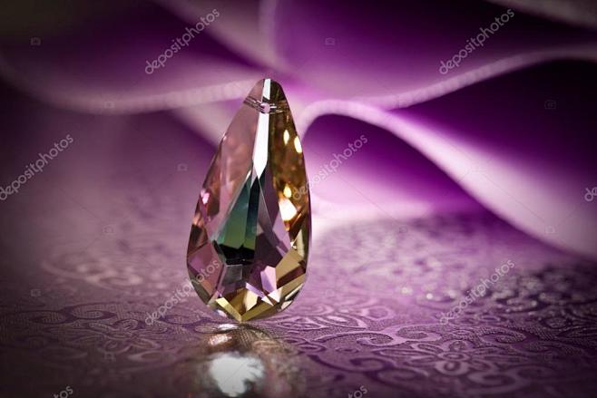 宝石水晶吊坠，紫颜色