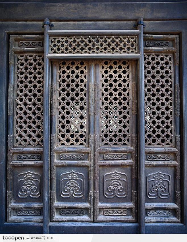 古代门窗艺术-精美的镂空雕刻的木门