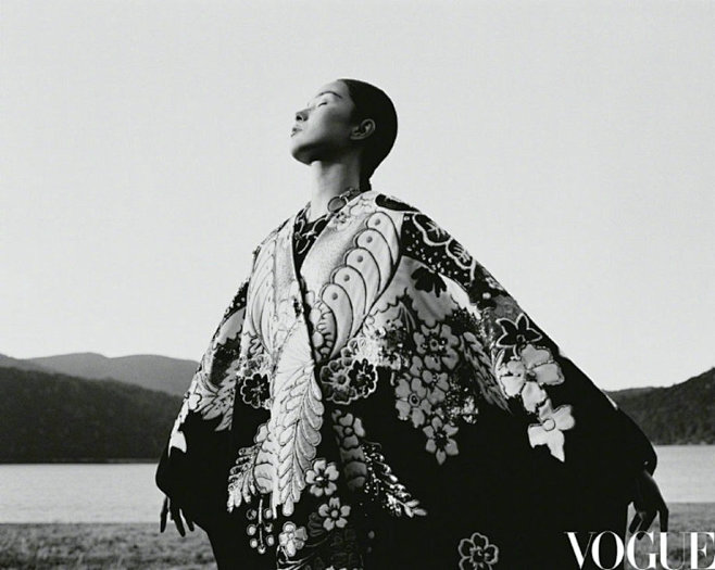 《 Vogue》中國2021年1月版 -...