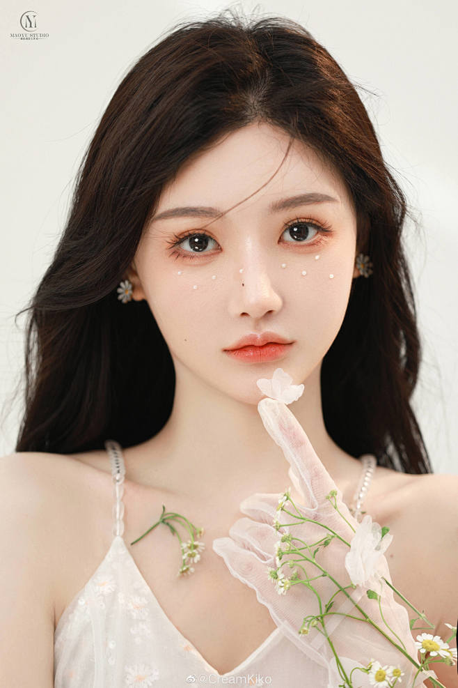 国潮 妆容彩妆 眼妆 唇妆护肤美妆美女微笑笑容模特医美女装酷流行时尚珠宝-3695