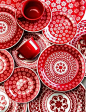 Red and white dishes: 