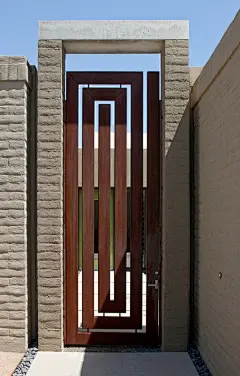 Gate---love this look! It would be classy to make a 3 or 4 paneled screen with this design.