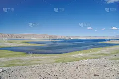 蒙古阿尔泰。胡尔干湖位于中国边境附近的阿尔泰山脚下。海拔高度约2000米。自然和旅游。蒙古，阿尔泰塔
