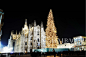 2010年，蒂芙尼 (Tiffany & Co.) 在米兰地标建筑Duomo大教堂前树立起巨型圣诞树，并建造了蒂芙尼蓝色礼盒形状的精品店。
