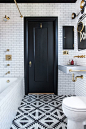 Black + White bathroom: 