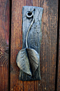 [25个独具个性的门环（门把手）25 Creative Door Knockers]当人们发明了门的时候就已经同时发明了门环。门环的作用不仅仅用来开门和叩门，经过几个世纪的演变，其特殊的形式往往还具有保卫家人和为“家”祈祷的象征意义。有的形状来自经典的锥子或武器，有的来自神话中的动物植物，还有的门环体现着家中主人的职业特征。这里收集了25个有趣的门环供大家赏析！转载须注明：内容转载自：灵感日报本文链接地址:随便看看：BigBigDoor<家居>【快讯】西安世界园艺博览会创意馆......