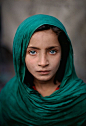 Steve McCurry，我敬重的攝影師，他用鏡頭捕捉世界的面孔化作無聲的言語。1、阿富汗喀布爾娃娃兵；2、阿富汗女孩；3、埃塞俄比亞奧莫河谷部落女孩；4、巴基斯坦女孩的綠色披肩；5、克什米爾老人；6、緬甸仰光小男孩；7、門前的穆斯林婦女；8、尼日爾沃逹貝部落男孩；9、西藏安多小男孩。#人像摄影# ​​​​...展开全文c