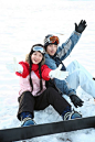 冬季休闲滑雪情侣图片