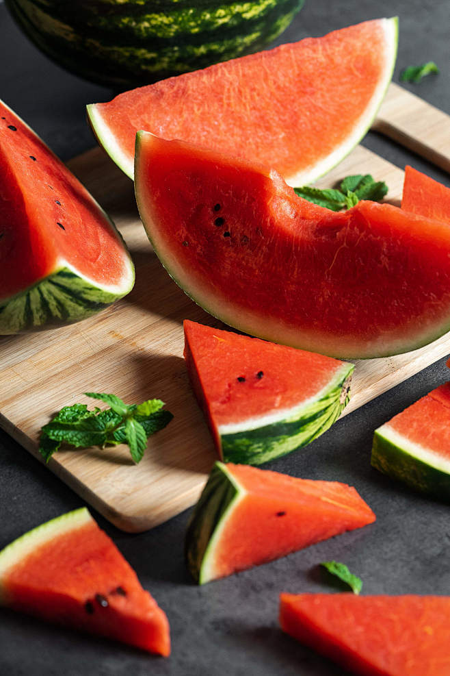 slicesoffreshwatermelonfreestockphoto