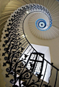 英国格林威治公园皇后屋（The Queen's House）里的郁金香楼梯。