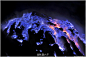 3月18日印度尼西亚的伊真火山喷发出蓝色岩浆，感觉像是火山底的恶魔结界打开，恶魔之焰喷发了！(*`･ω･)
