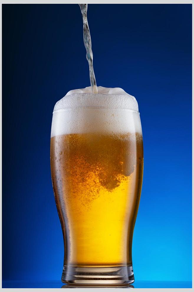 清澈透亮啤酒气泡图片-众图网
